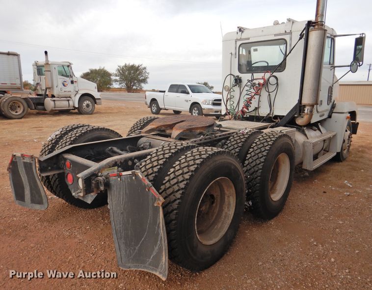 image for item DN0061 2000 Freightliner FLD120  semi truck