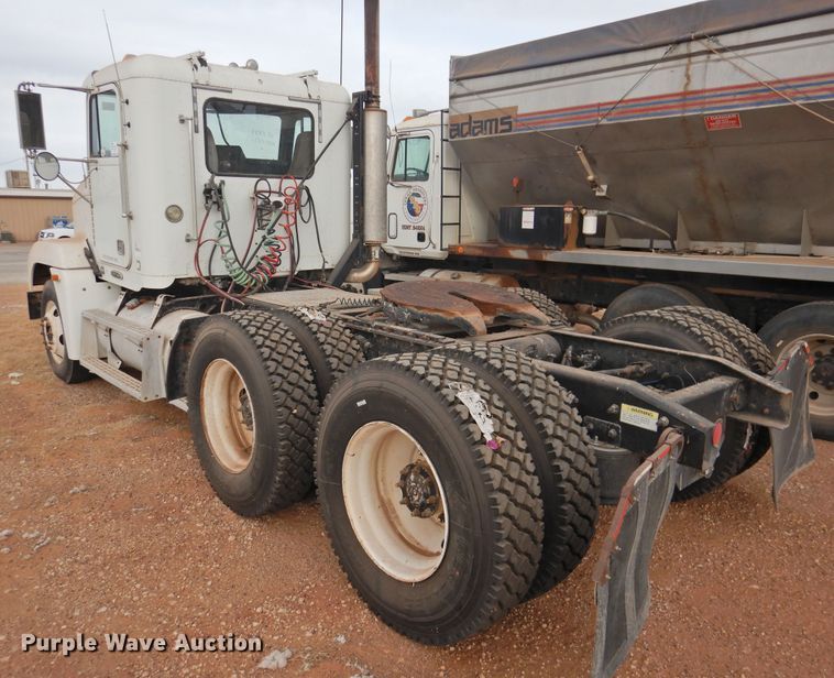 image for item DN0061 2000 Freightliner FLD120  semi truck