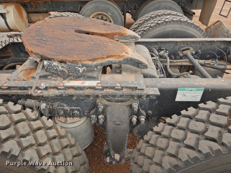 image for item DN0061 2000 Freightliner FLD120  semi truck