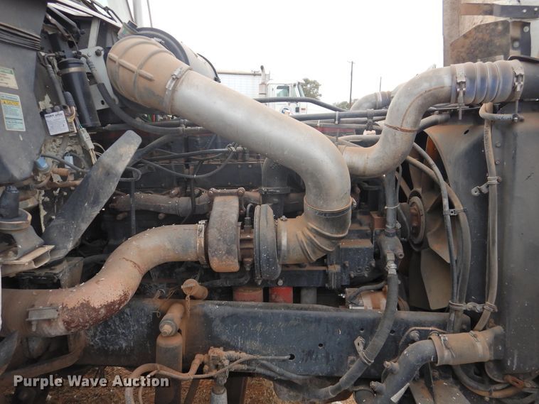 image for item DN0061 2000 Freightliner FLD120  semi truck