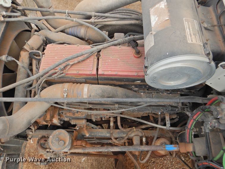 image for item DN0061 2000 Freightliner FLD120  semi truck