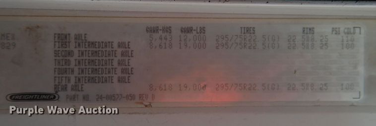 image for item DN0061 2000 Freightliner FLD120  semi truck