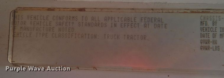 image for item DN0061 2000 Freightliner FLD120  semi truck