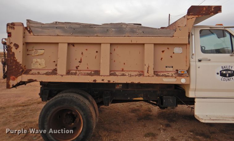 image for item DN0062 1986 Ford F600  dump truck