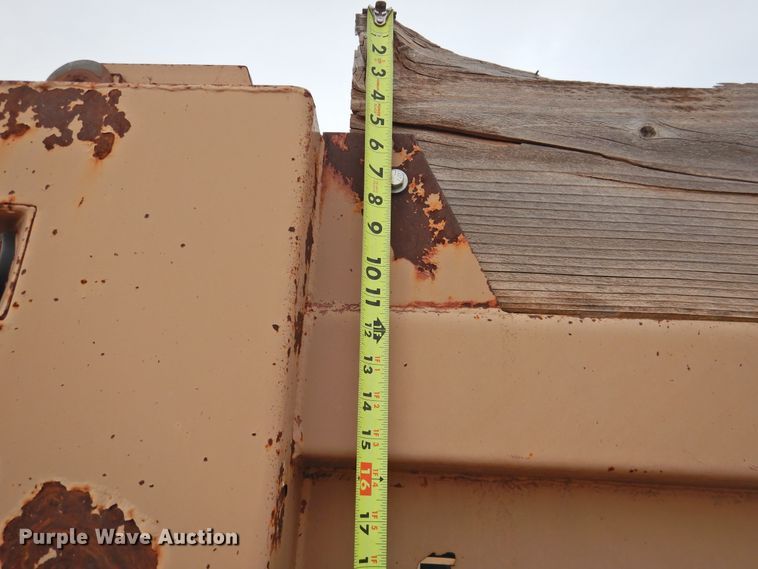 image for item DN0062 1986 Ford F600  dump truck