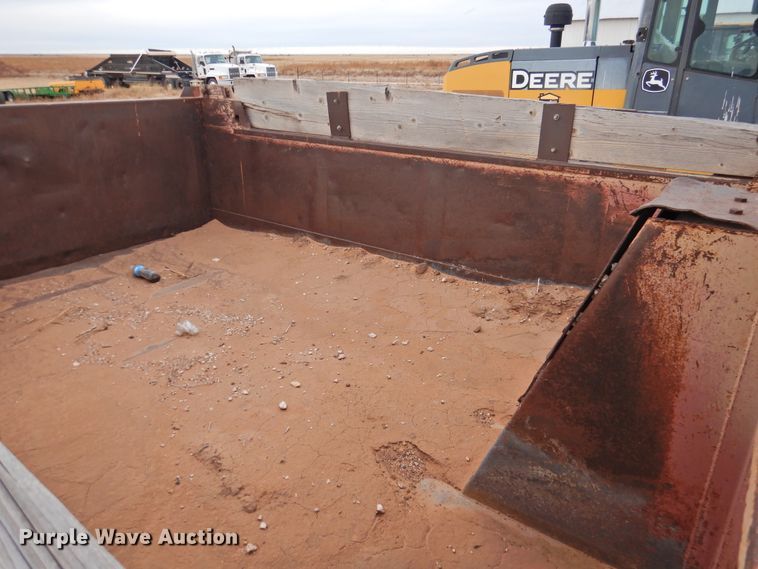 image for item DN0062 1986 Ford F600  dump truck