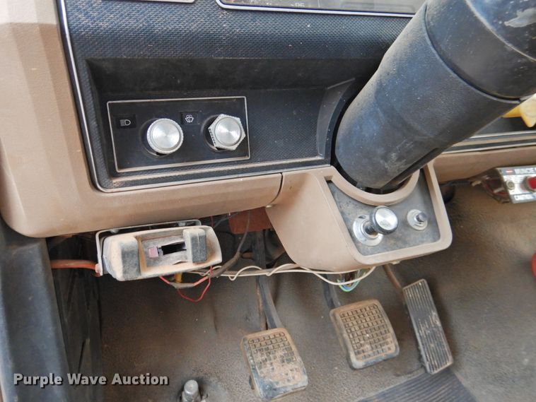 image for item DN0062 1986 Ford F600  dump truck