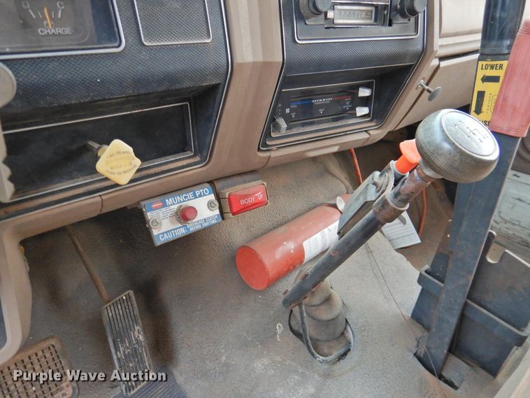 image for item DN0062 1986 Ford F600  dump truck