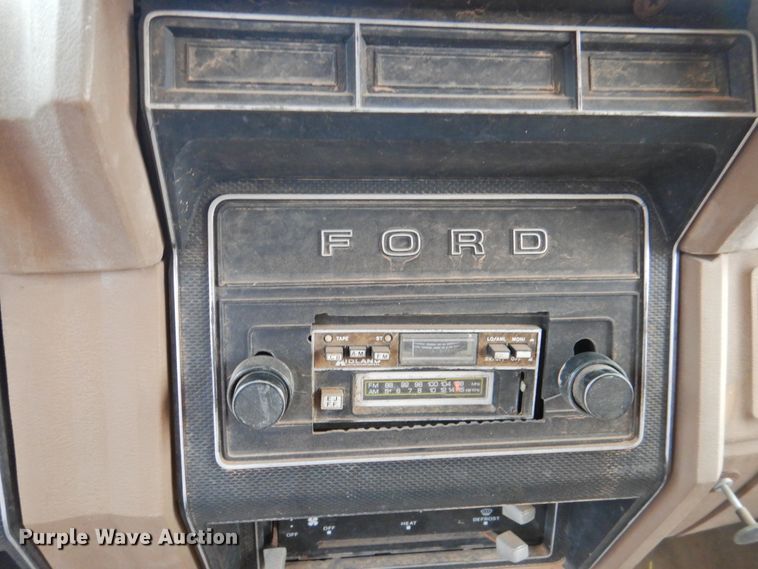 image for item DN0062 1986 Ford F600  dump truck