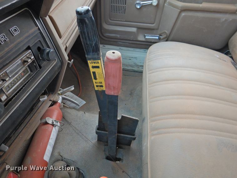 image for item DN0062 1986 Ford F600  dump truck