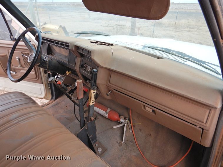 image for item DN0062 1986 Ford F600  dump truck