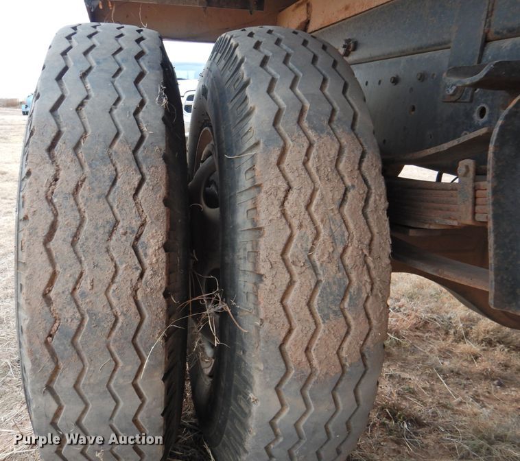 image for item DN0062 1986 Ford F600  dump truck