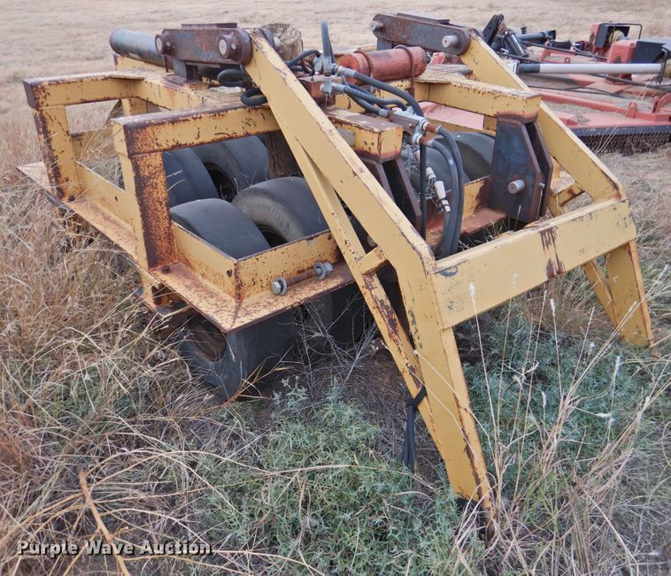 image for item DN0063 Pneumatic roller