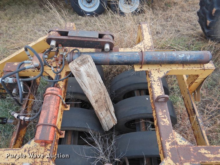 image for item DN0063 Pneumatic roller