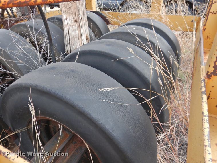 image for item DN0063 Pneumatic roller