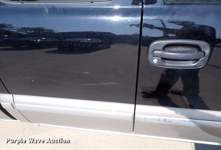 image for item DN1861 2000 GMC Sierra 1500  Ext. Cab pickup truck