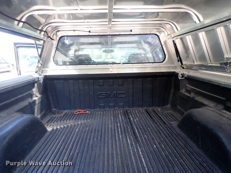 image for item DN1861 2000 GMC Sierra 1500  Ext. Cab pickup truck