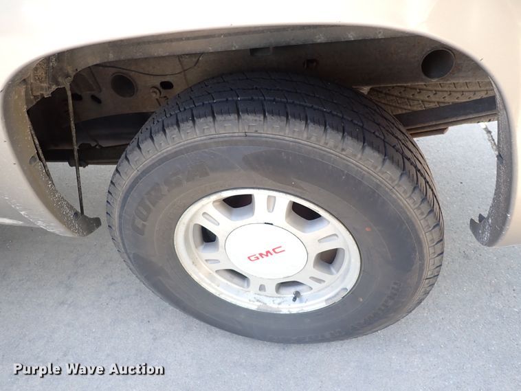 image for item DN1861 2000 GMC Sierra 1500  Ext. Cab pickup truck