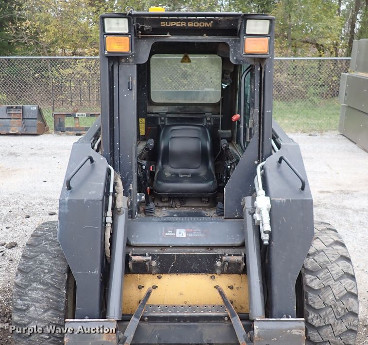 image for item DN2204 1999 New Holland LX885  skid steer loader