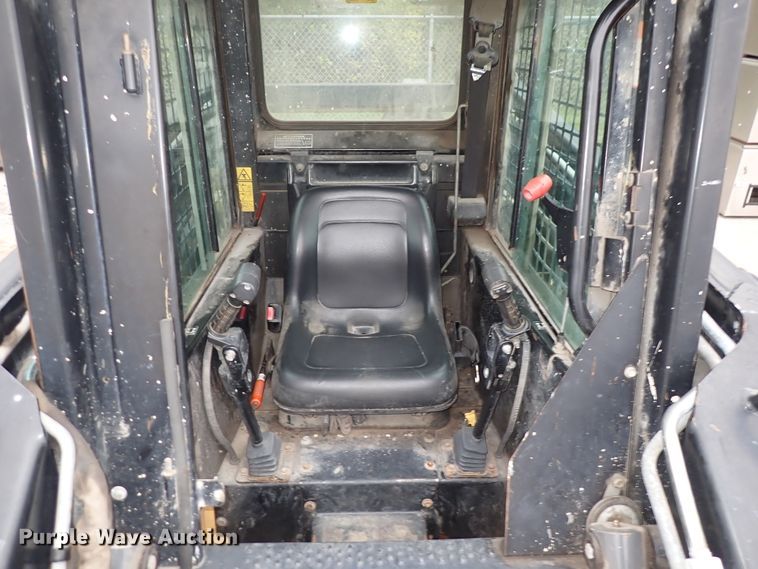 image for item DN2204 1999 New Holland LX885  skid steer loader