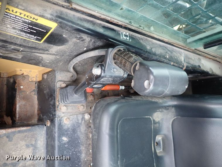 image for item DN2204 1999 New Holland LX885  skid steer loader