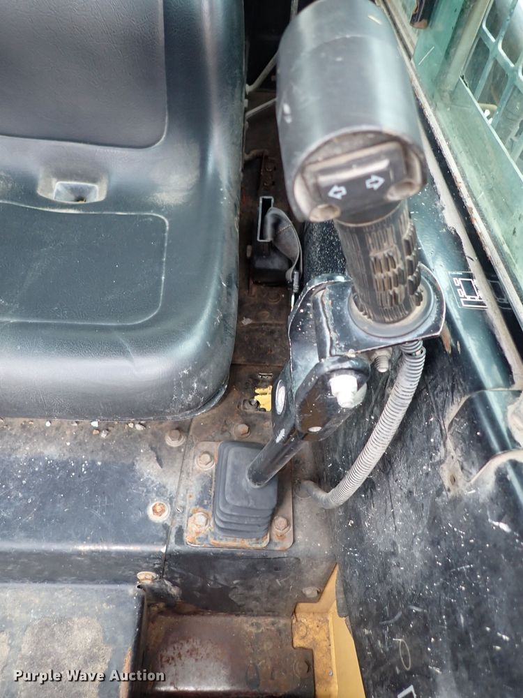 image for item DN2204 1999 New Holland LX885  skid steer loader