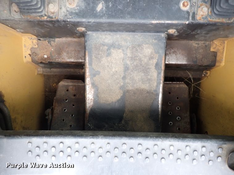 image for item DN2204 1999 New Holland LX885  skid steer loader