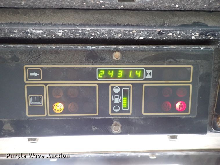 image for item DN2204 1999 New Holland LX885  skid steer loader