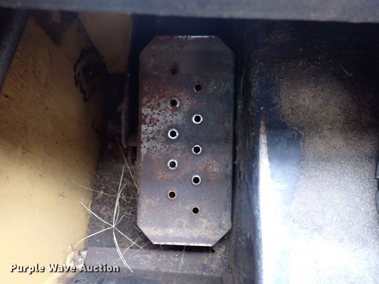 image for item DN2204 1999 New Holland LX885  skid steer loader