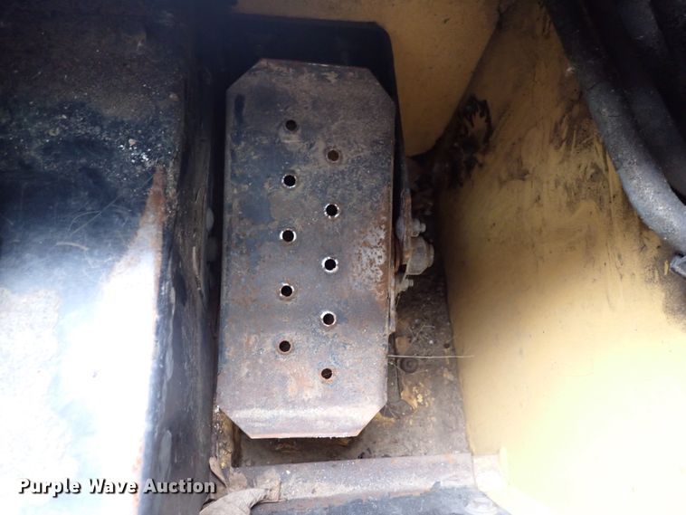 image for item DN2204 1999 New Holland LX885  skid steer loader