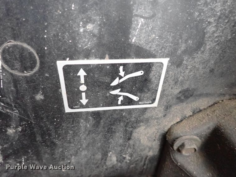 image for item DN2204 1999 New Holland LX885  skid steer loader