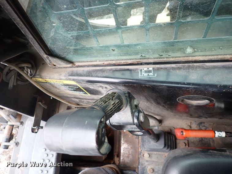 image for item DN2204 1999 New Holland LX885  skid steer loader