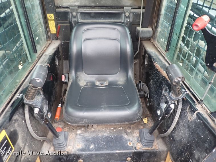 image for item DN2204 1999 New Holland LX885  skid steer loader