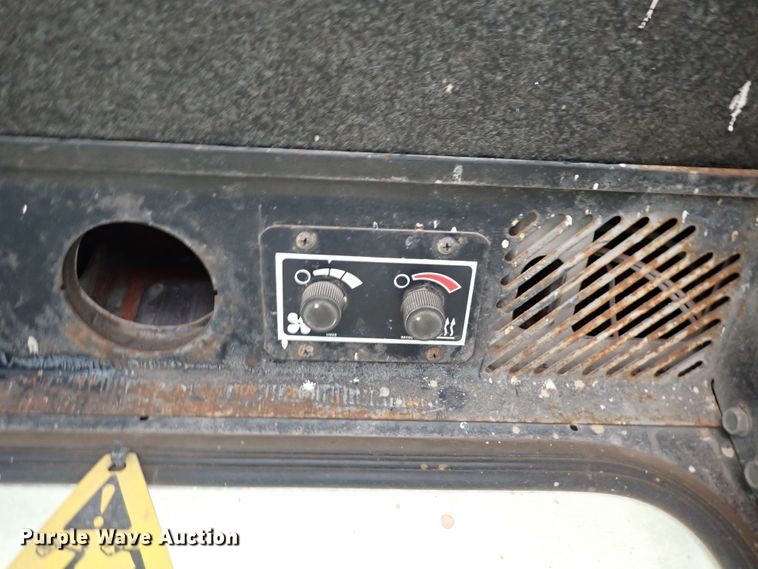 image for item DN2204 1999 New Holland LX885  skid steer loader