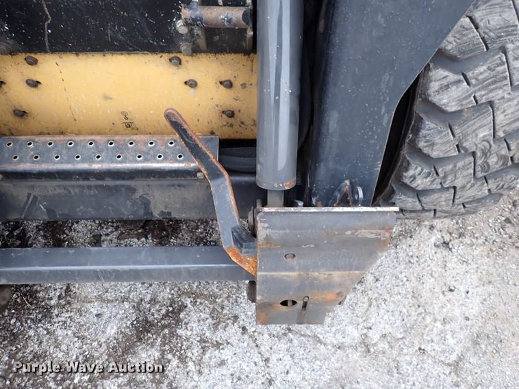 image for item DN2204 1999 New Holland LX885  skid steer loader