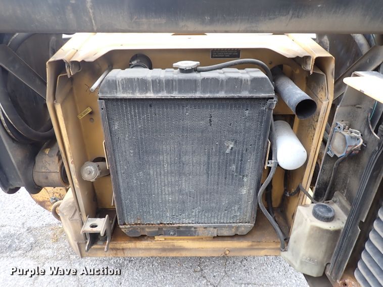 image for item DN2204 1999 New Holland LX885  skid steer loader