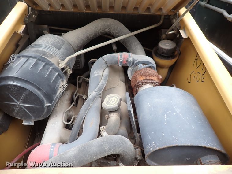 image for item DN2204 1999 New Holland LX885  skid steer loader