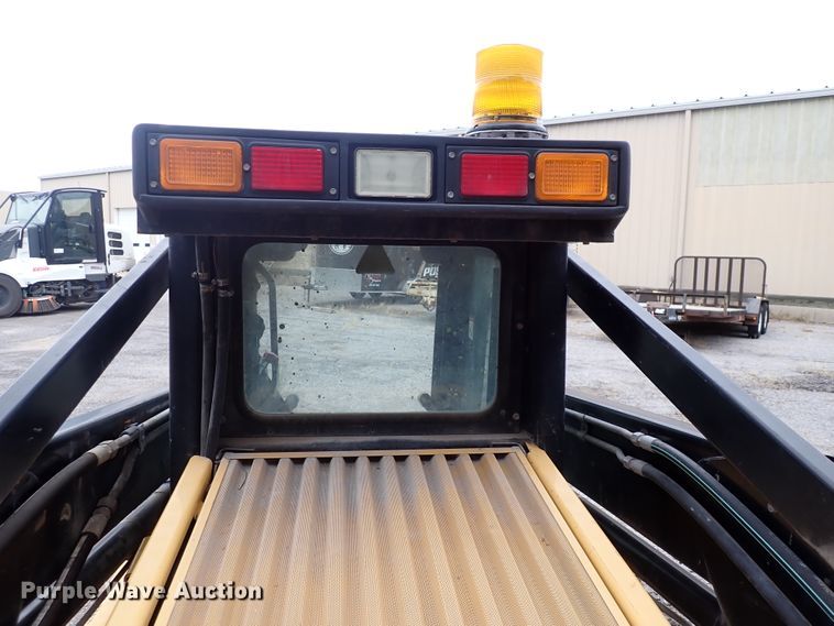 image for item DN2204 1999 New Holland LX885  skid steer loader