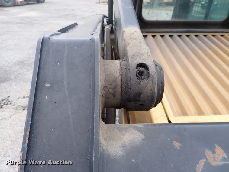 image for item DN2204 1999 New Holland LX885  skid steer loader