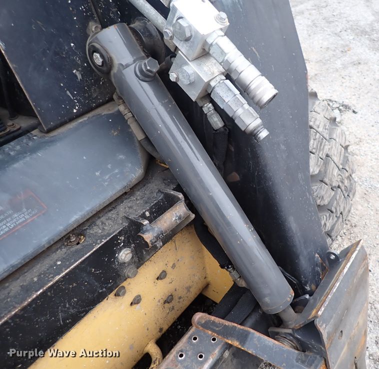 image for item DN2204 1999 New Holland LX885  skid steer loader