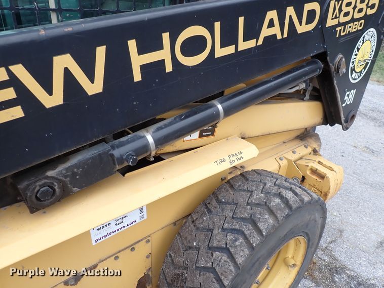 image for item DN2204 1999 New Holland LX885  skid steer loader