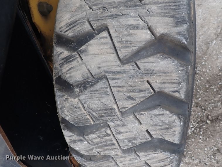 image for item DN2204 1999 New Holland LX885  skid steer loader