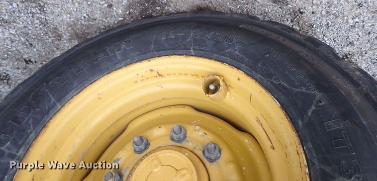 image for item DN2204 1999 New Holland LX885  skid steer loader