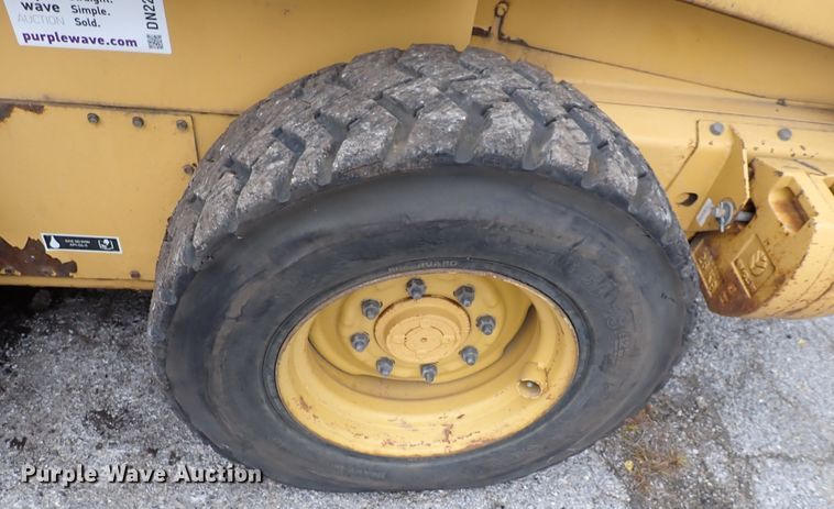 image for item DN2204 1999 New Holland LX885  skid steer loader