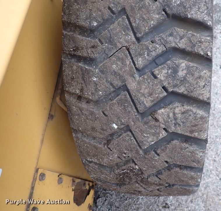 image for item DN2204 1999 New Holland LX885  skid steer loader