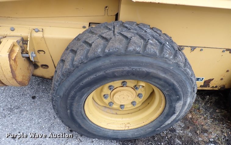 image for item DN2204 1999 New Holland LX885  skid steer loader