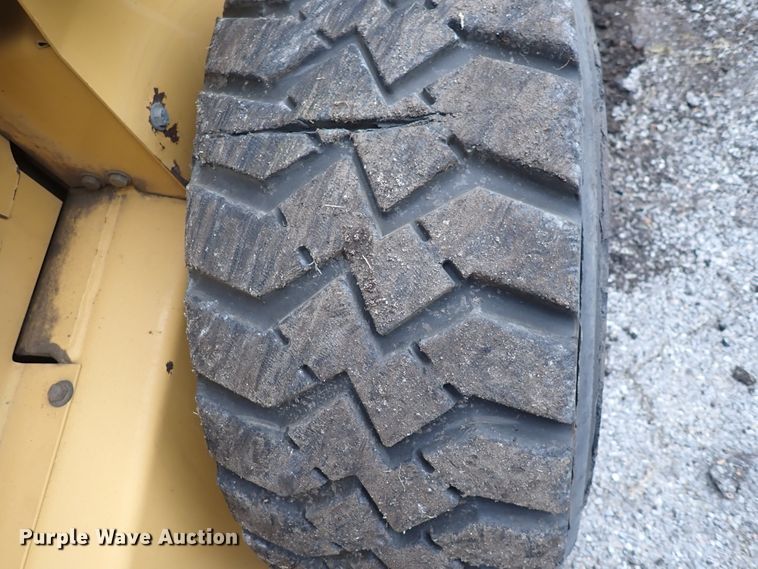 image for item DN2204 1999 New Holland LX885  skid steer loader