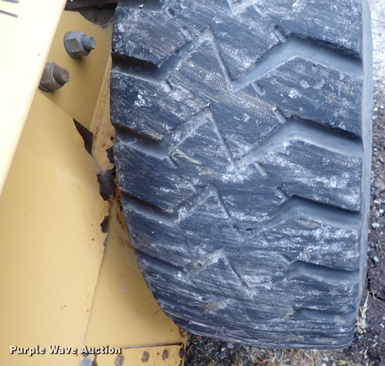 image for item DN2204 1999 New Holland LX885  skid steer loader