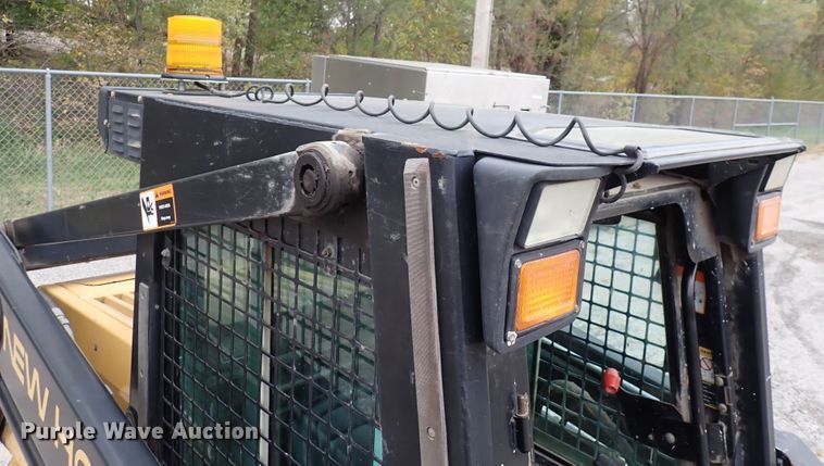 image for item DN2204 1999 New Holland LX885  skid steer loader