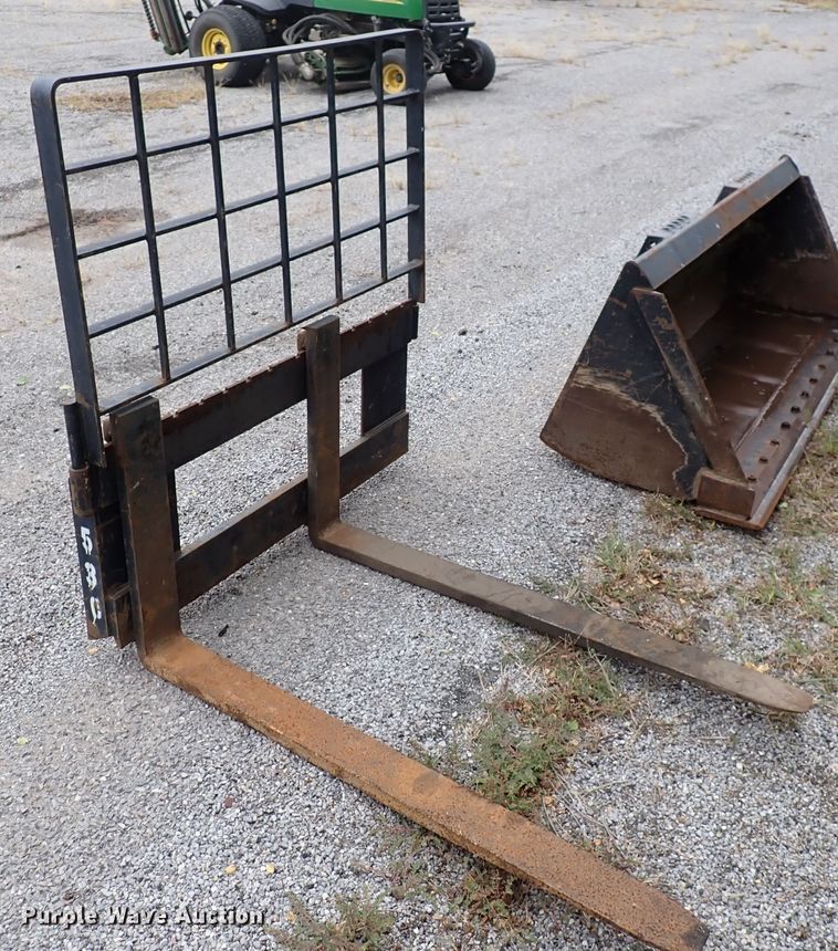 image for item DN2204 1999 New Holland LX885  skid steer loader